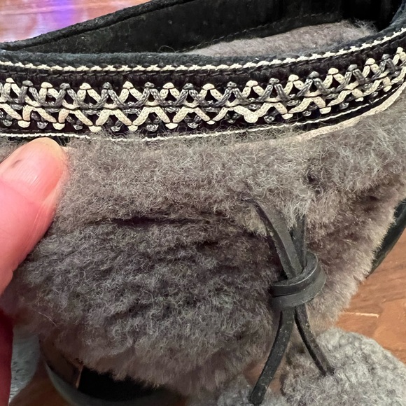 UGG Suede boots with fleece top + hanging Pom-poms - Picture 6 of 9